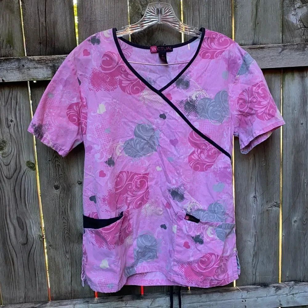 Heart Scrub Top sz. M